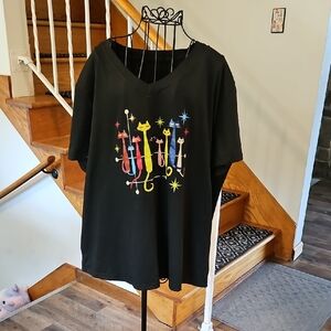 👚Black T-Shirt with Colorful Cat Design
